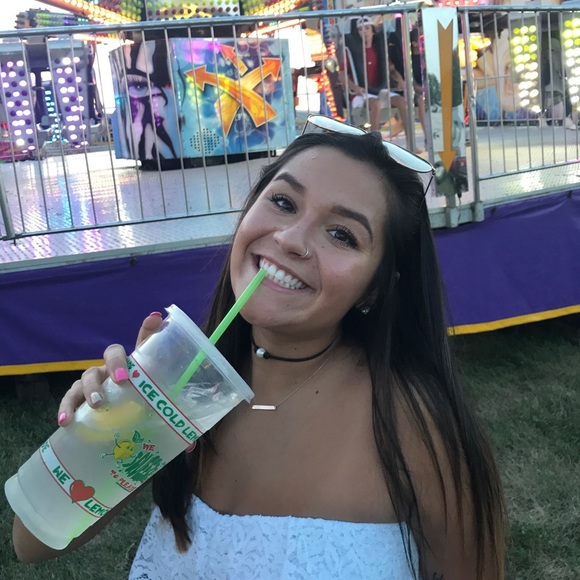 MEET UR POSHER - Picture 1 of 1